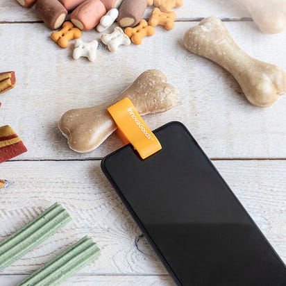 Pet selfie clip for treats 