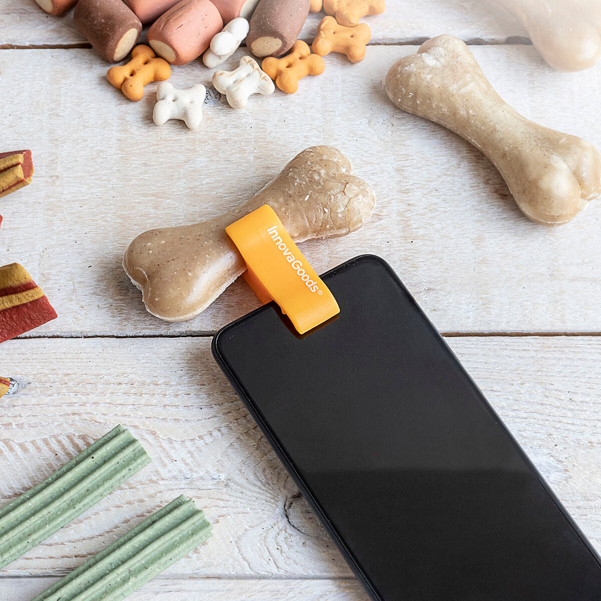 Pet selfie clip for treats 