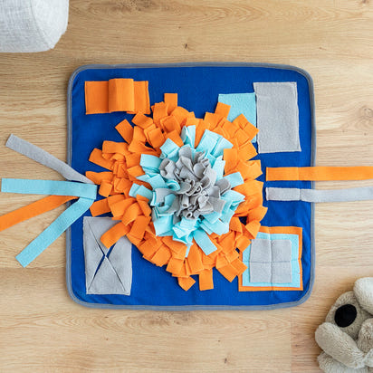 Sniffing mat for pets 