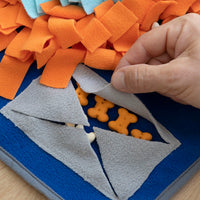 Sniffing mat for pets 