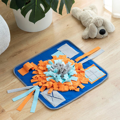 Sniffing mat for pets 